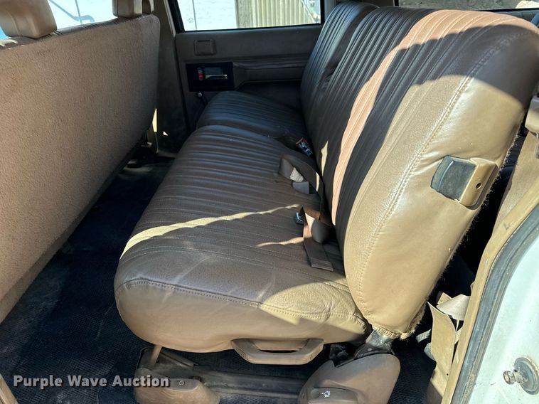 image for item NU9402 1994 Chevrolet  2500 SUV