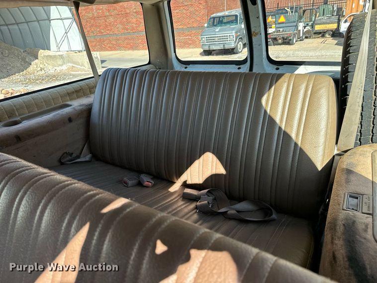 image for item NU9402 1994 Chevrolet  2500 SUV