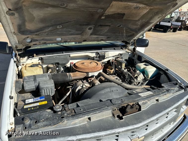 image for item NU9402 1994 Chevrolet  2500 SUV