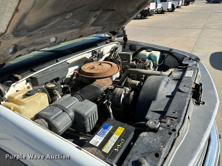 image for item NU9402 1994 Chevrolet  2500 SUV