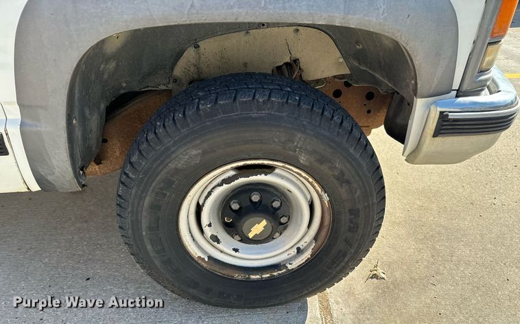 image for item NU9402 1994 Chevrolet  2500 SUV