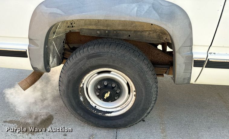 image for item NU9402 1994 Chevrolet  2500 SUV