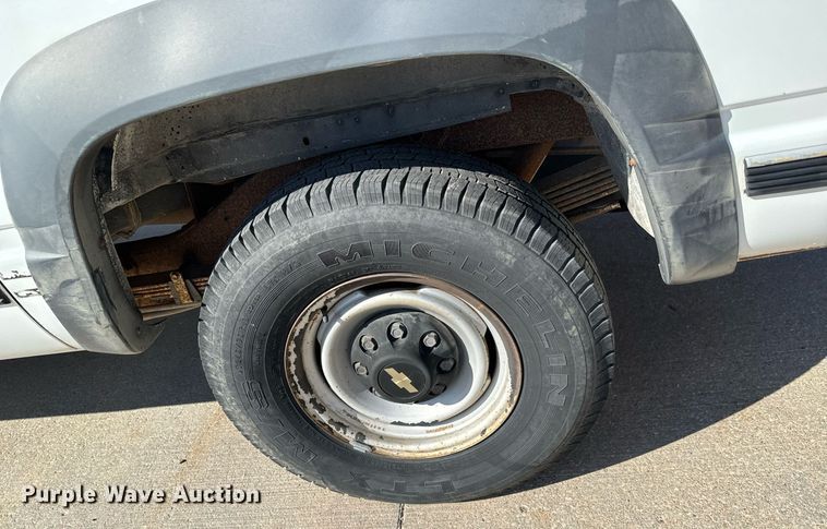 image for item NU9402 1994 Chevrolet  2500 SUV