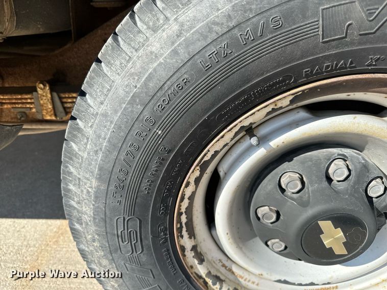 image for item NU9402 1994 Chevrolet  2500 SUV