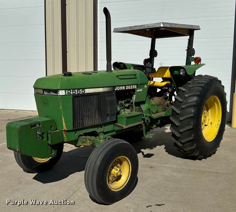 image for item NU9413 1991 John Deere 2555 tractor