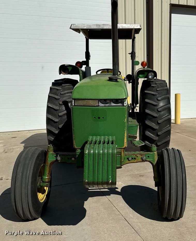 image for item NU9413 1991 John Deere 2555 tractor