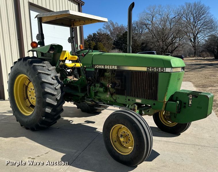 image for item NU9413 1991 John Deere 2555 tractor