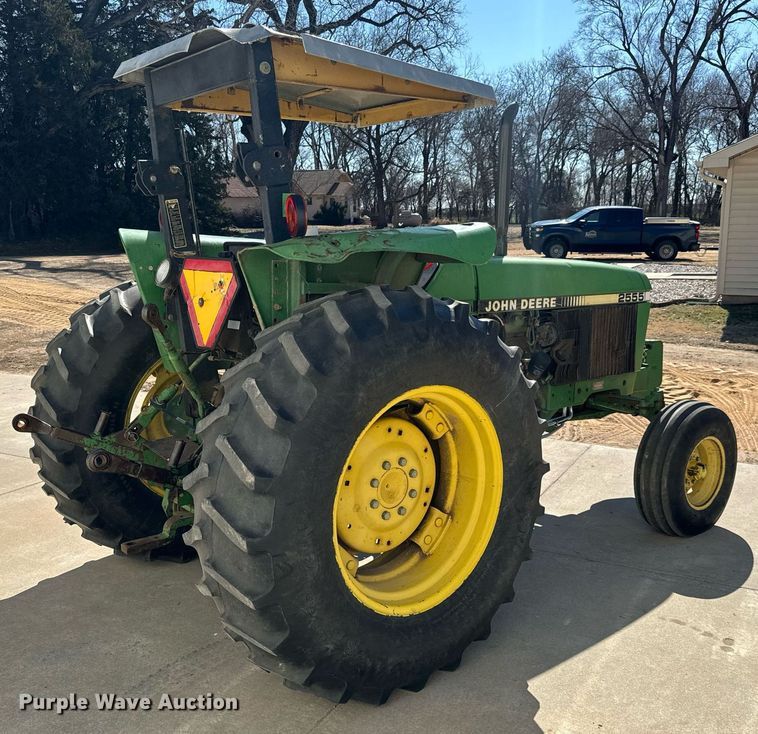image for item NU9413 1991 John Deere 2555 tractor