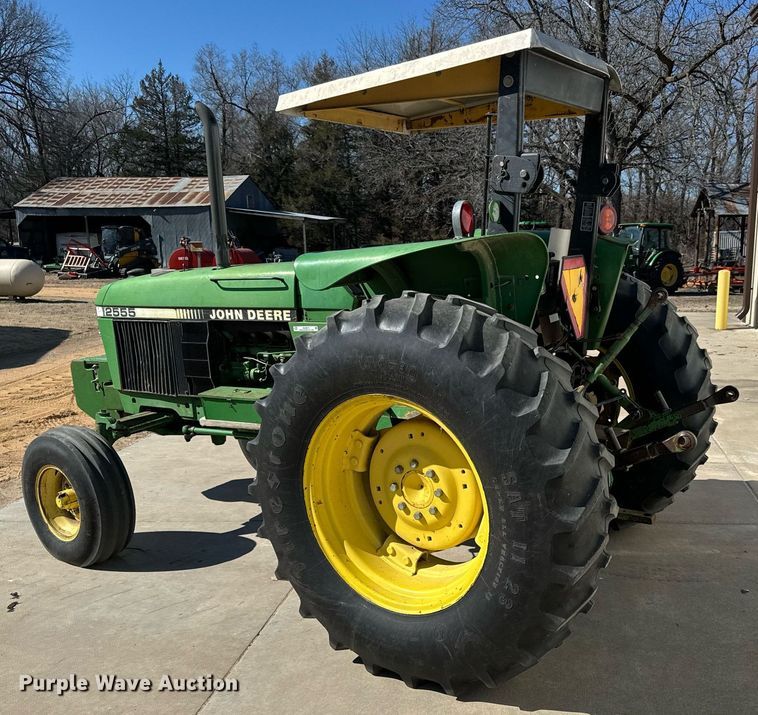image for item NU9413 1991 John Deere 2555 tractor