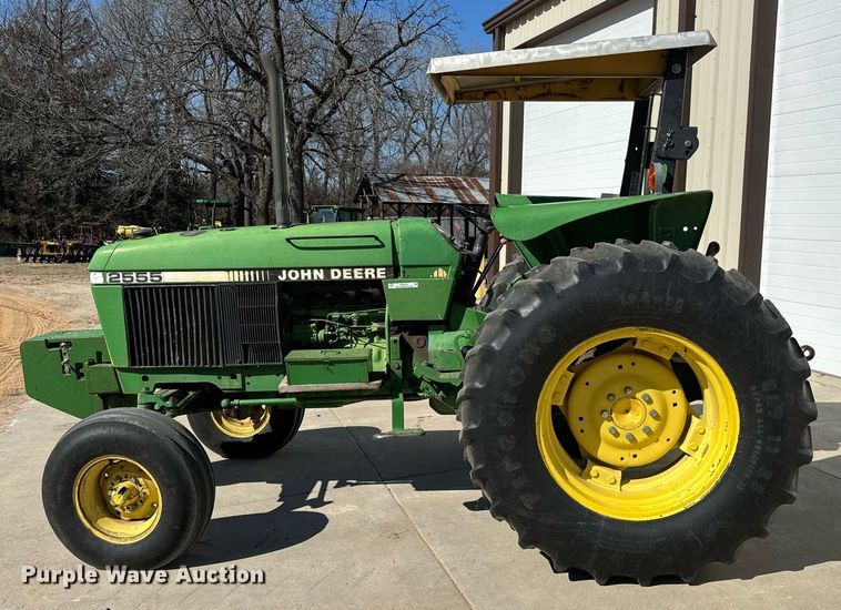 image for item NU9413 1991 John Deere 2555 tractor