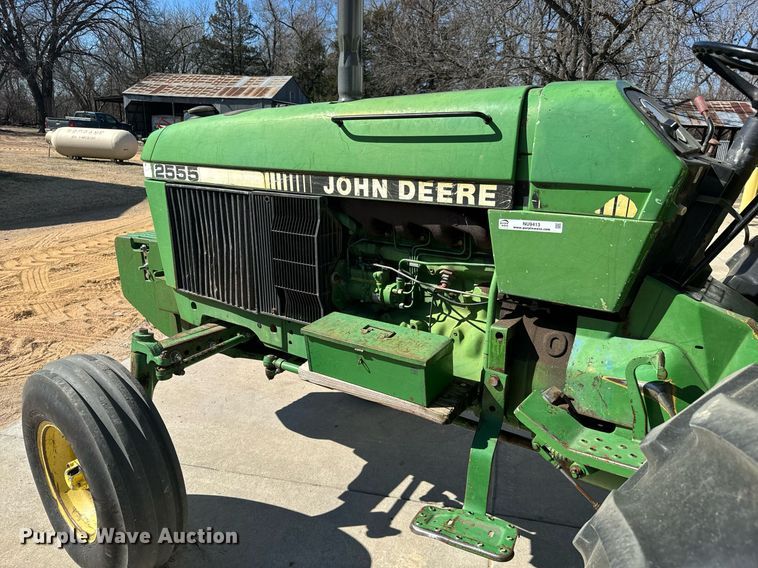 image for item NU9413 1991 John Deere 2555 tractor