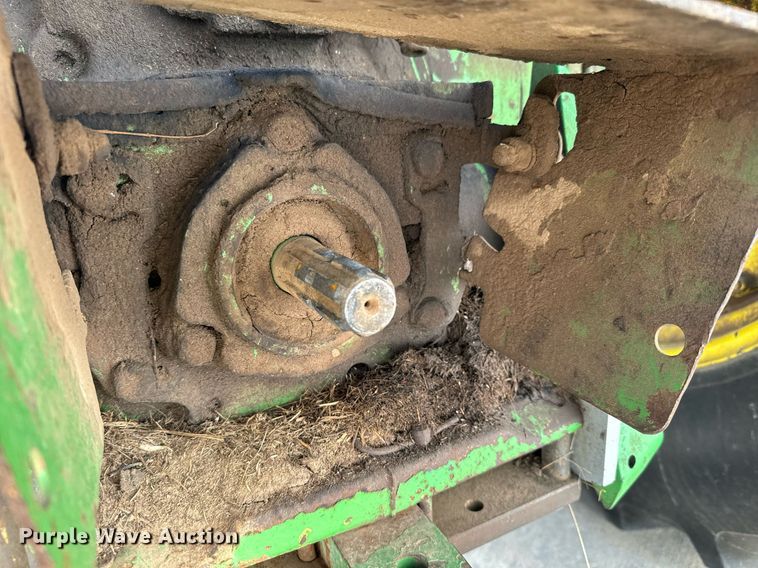 image for item NU9413 1991 John Deere 2555 tractor