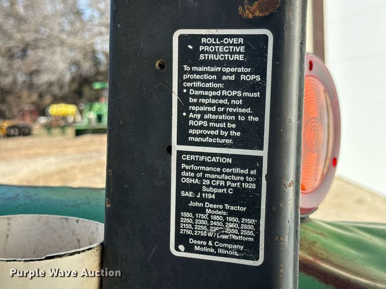 image for item NU9413 1991 John Deere 2555 tractor