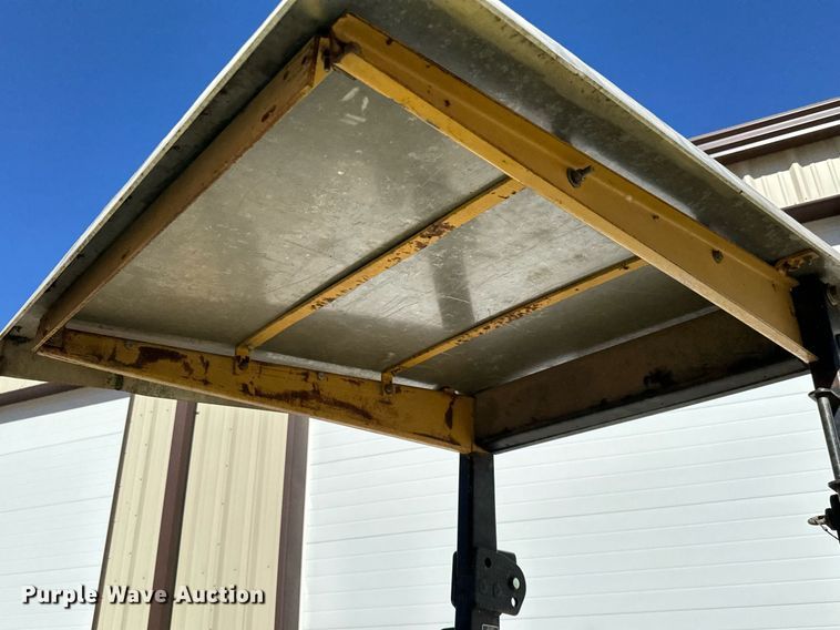 image for item NU9413 1991 John Deere 2555 tractor