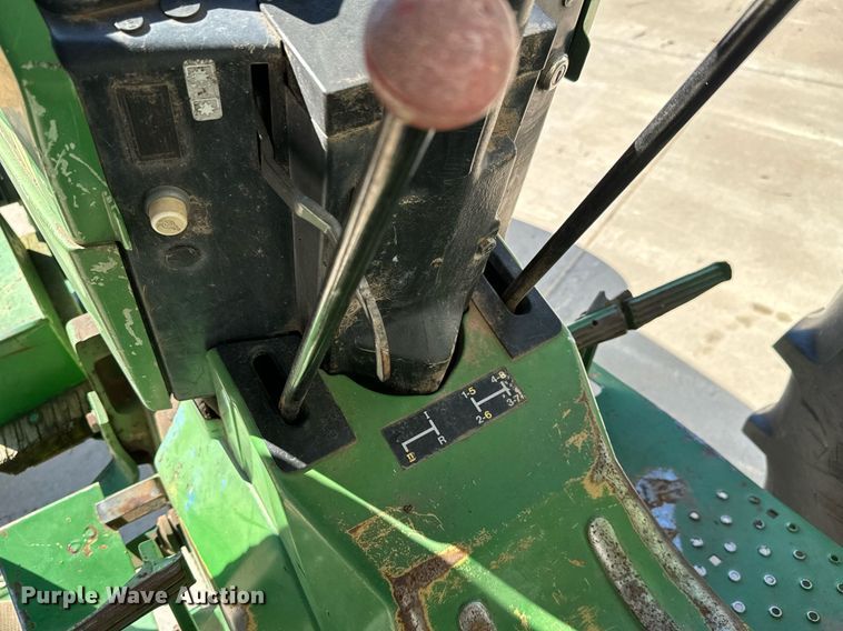 image for item NU9413 1991 John Deere 2555 tractor