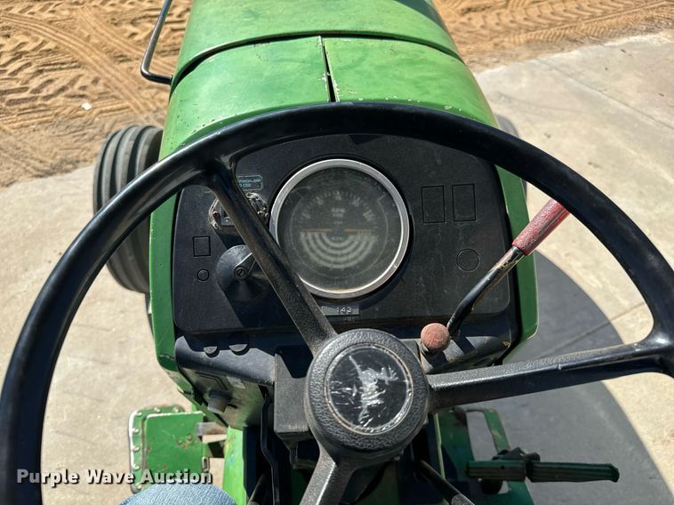 image for item NU9413 1991 John Deere 2555 tractor