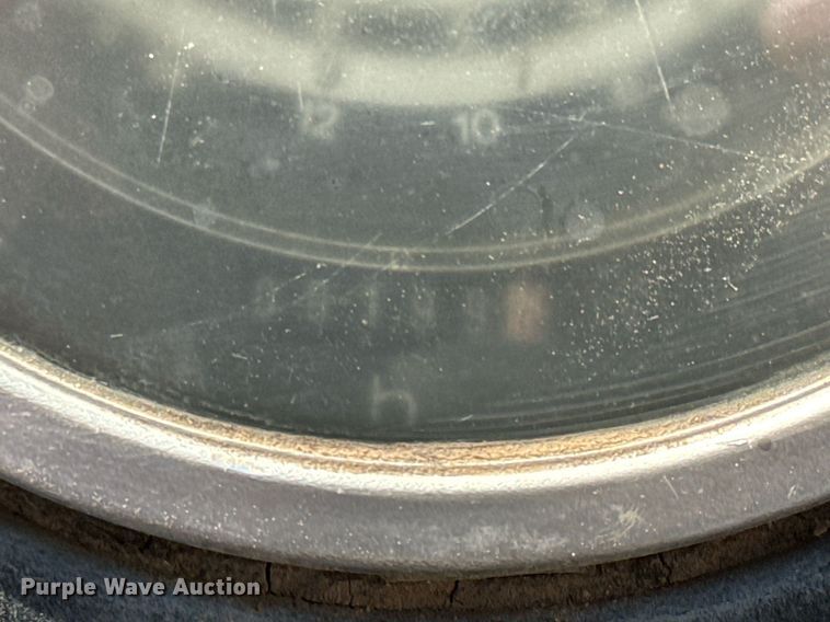 image for item NU9413 1991 John Deere 2555 tractor