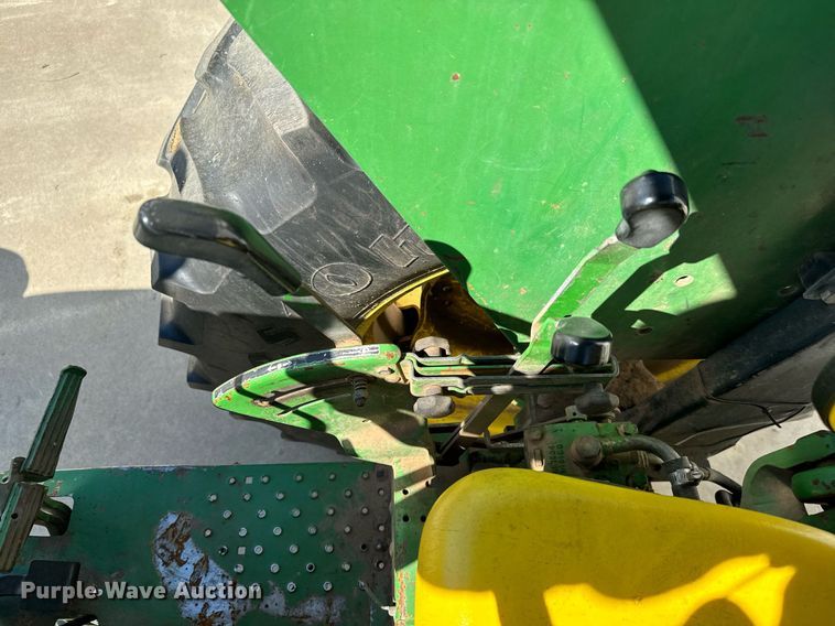 image for item NU9413 1991 John Deere 2555 tractor