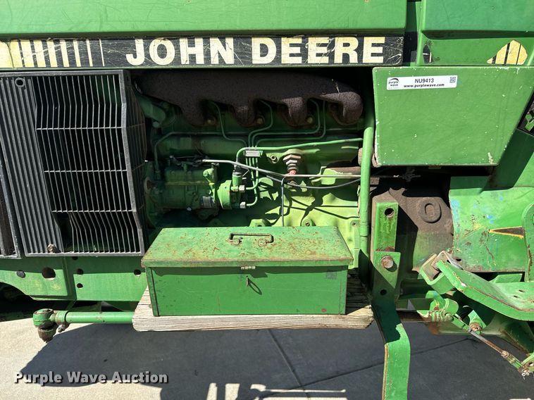 image for item NU9413 1991 John Deere 2555 tractor