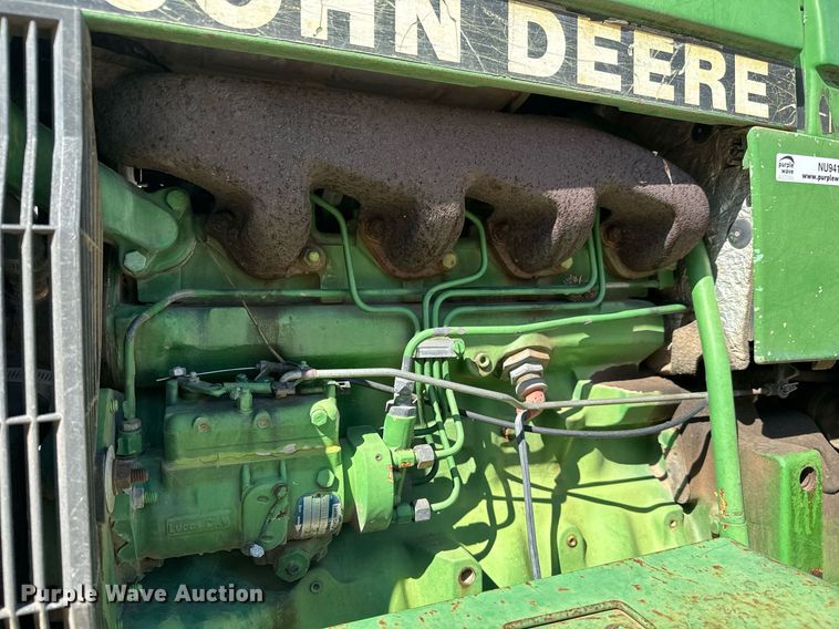 image for item NU9413 1991 John Deere 2555 tractor