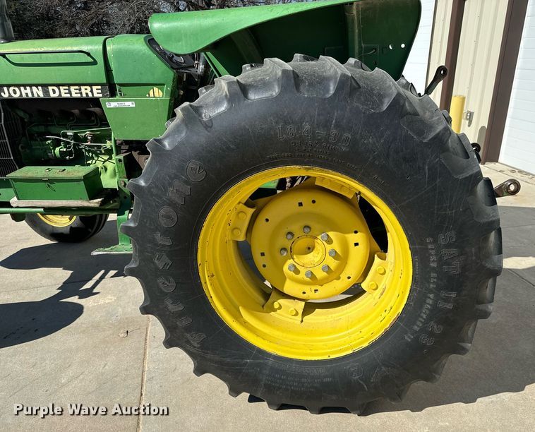 image for item NU9413 1991 John Deere 2555 tractor