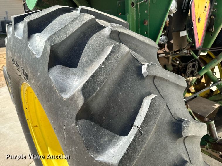 image for item NU9413 1991 John Deere 2555 tractor