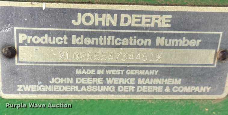 image for item NU9413 1991 John Deere 2555 tractor