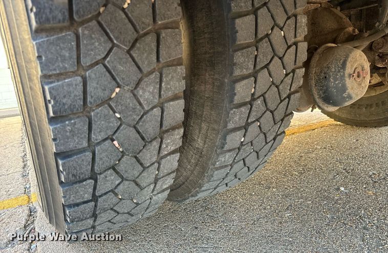 image for item NU9433 2009 Blue Bird school bus