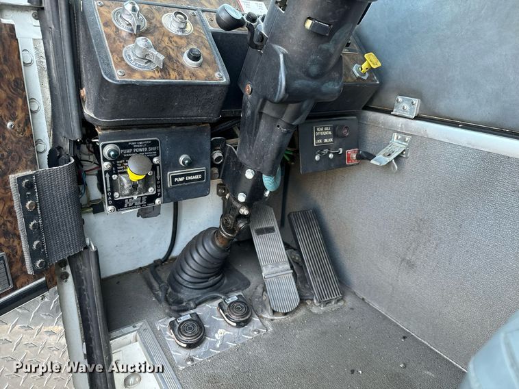 image for item NU9436 1993 Spartan  GA40M-2142 pumper fire truck