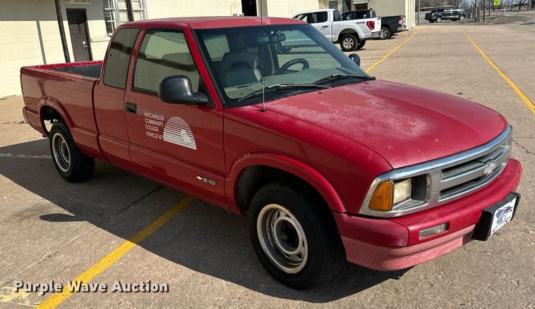 image for item NU9439 1997 Chevrolet S10 Ext. Cab pickup truck