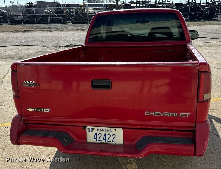 image for item NU9439 1997 Chevrolet S10 Ext. Cab pickup truck