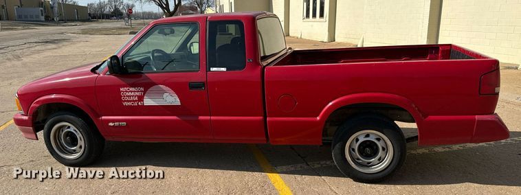 image for item NU9439 1997 Chevrolet S10 Ext. Cab pickup truck