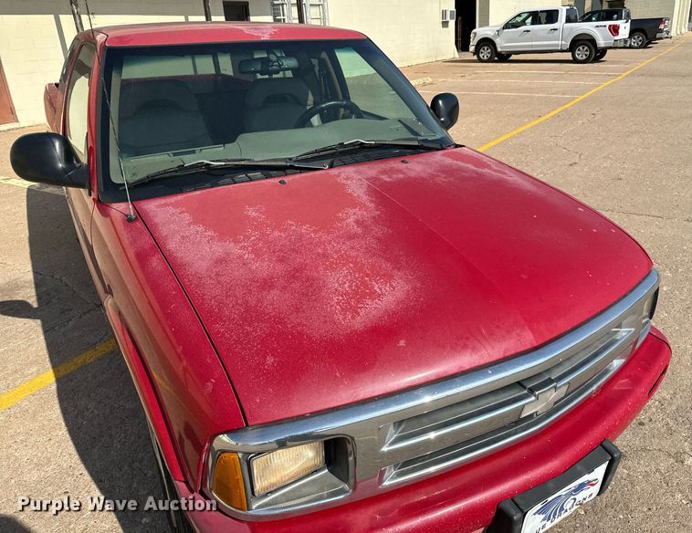 image for item NU9439 1997 Chevrolet S10 Ext. Cab pickup truck