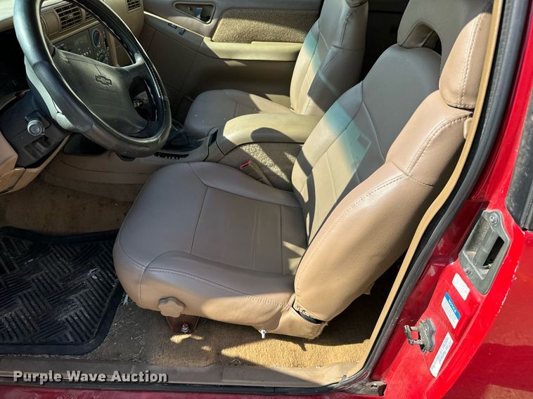 image for item NU9439 1997 Chevrolet S10 Ext. Cab pickup truck