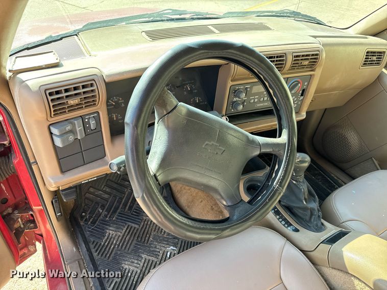 image for item NU9439 1997 Chevrolet S10 Ext. Cab pickup truck