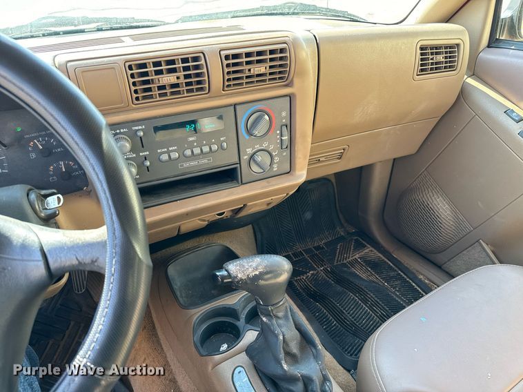 image for item NU9439 1997 Chevrolet S10 Ext. Cab pickup truck