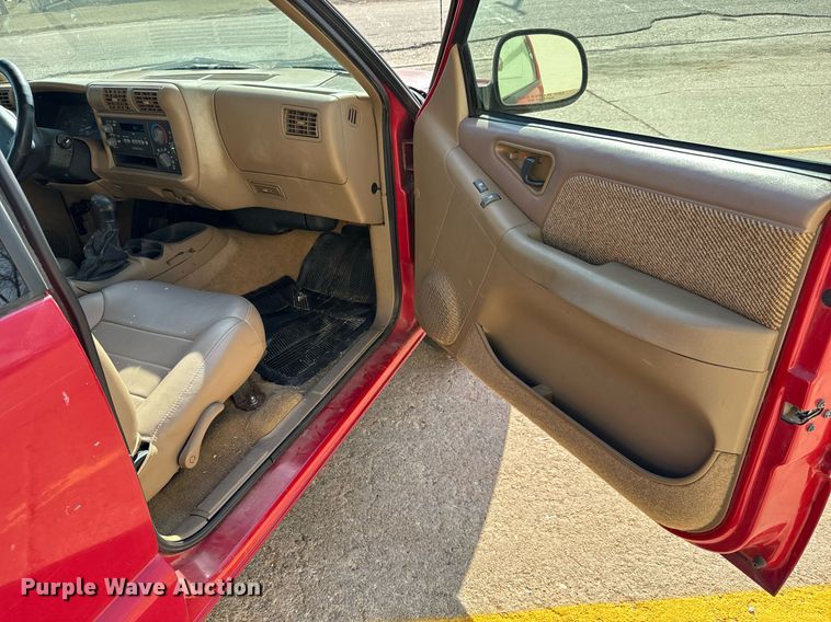 image for item NU9439 1997 Chevrolet S10 Ext. Cab pickup truck