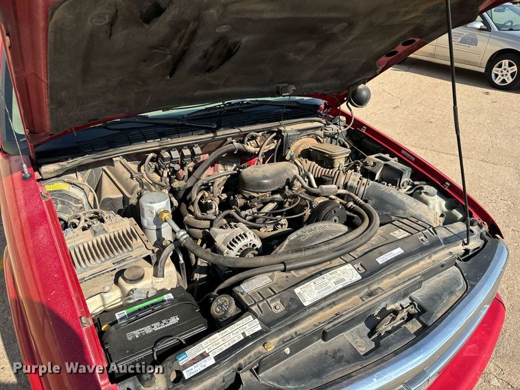 image for item NU9439 1997 Chevrolet S10 Ext. Cab pickup truck