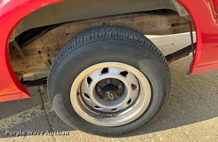 image for item NU9439 1997 Chevrolet S10 Ext. Cab pickup truck