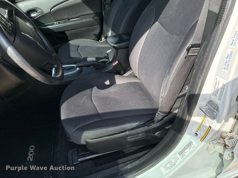 image for item NU9441 2014 Chrysler  200 