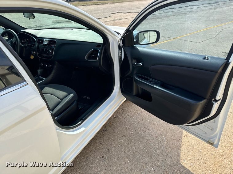 image for item NU9441 2014 Chrysler  200 