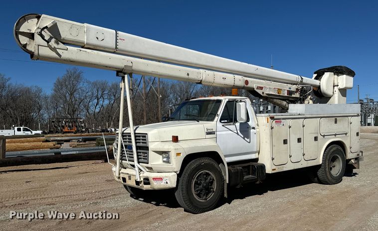 image for item NU9455 1984 Ford F700 bucket truck