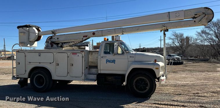 image for item NU9455 1984 Ford F700 bucket truck