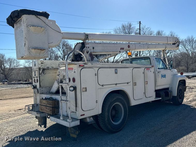 image for item NU9455 1984 Ford F700 bucket truck
