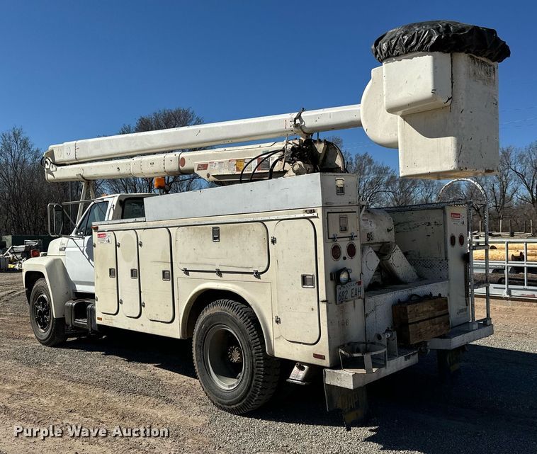 image for item NU9455 1984 Ford F700 bucket truck