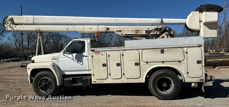 image for item NU9455 1984 Ford F700 bucket truck