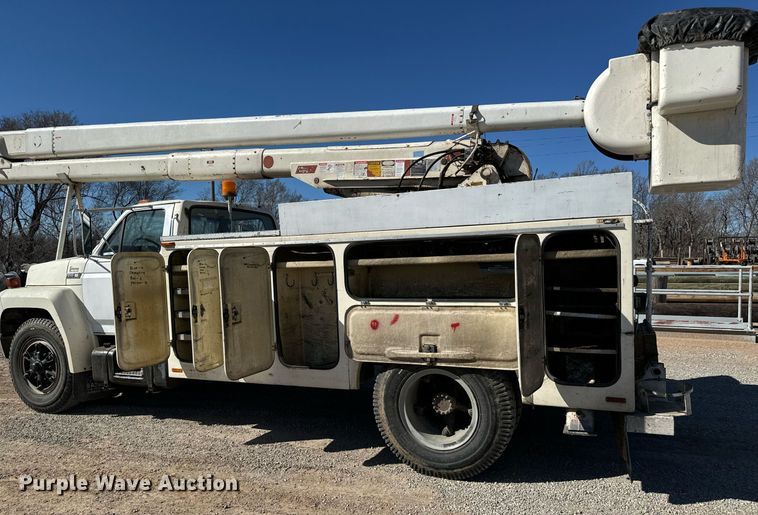 image for item NU9455 1984 Ford F700 bucket truck