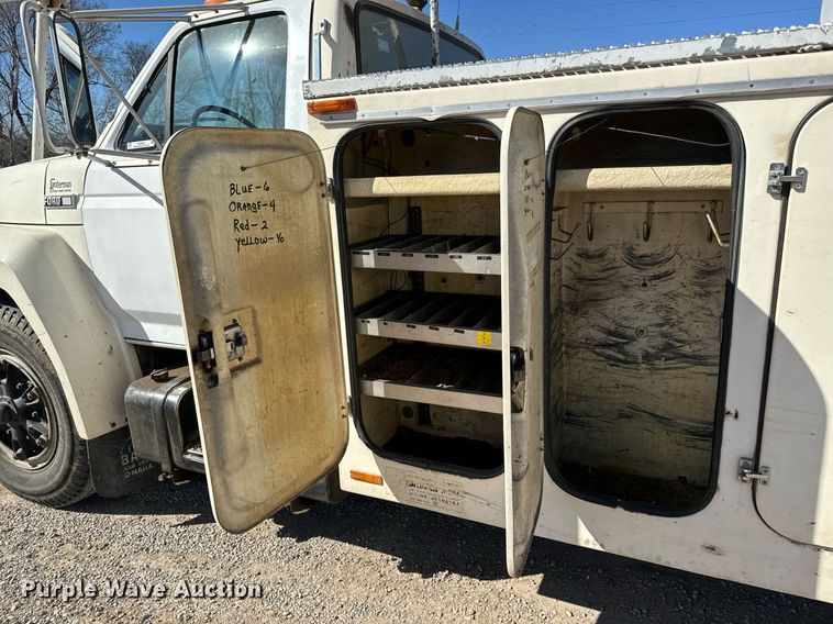 image for item NU9455 1984 Ford F700 bucket truck