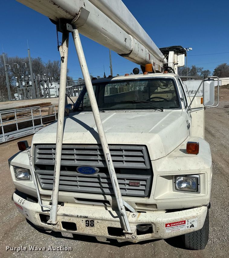 image for item NU9455 1984 Ford F700 bucket truck