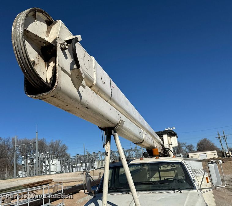 image for item NU9455 1984 Ford F700 bucket truck